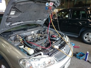 ブルーバード　エアコン修理１